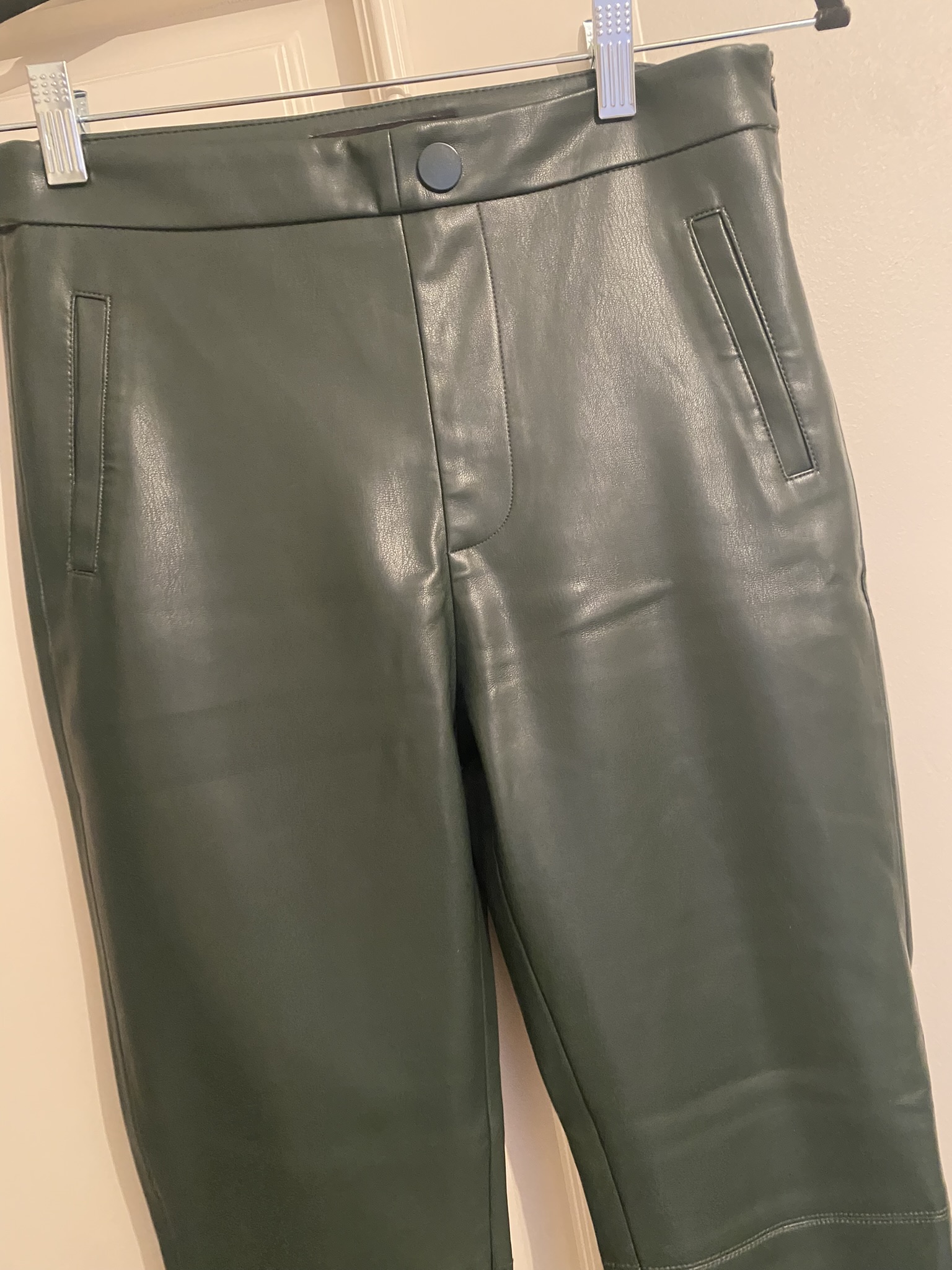 Inlay Size main land Pantaloni imitatie piele Zara - produs Folosit - HaineOnline.ro - Vinzi și  cumperi haine noi & folosite